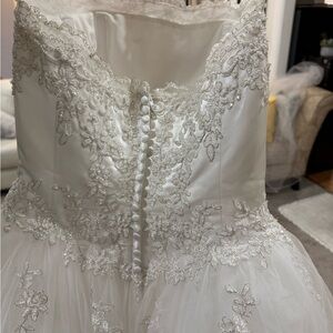 Used white wedding dress. Size 6. With vail and petticoat. Brand-Michelangelo